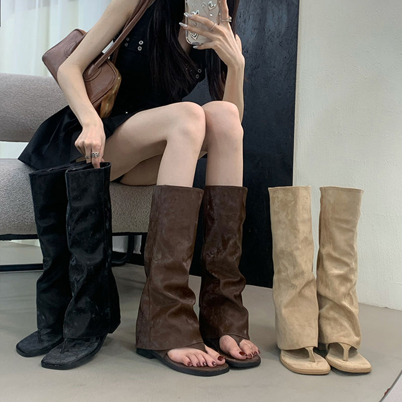 Street Fashion In Korea - Ausgehöhlte Damenstiefel mit Samtmanschette, mittelhohe modische