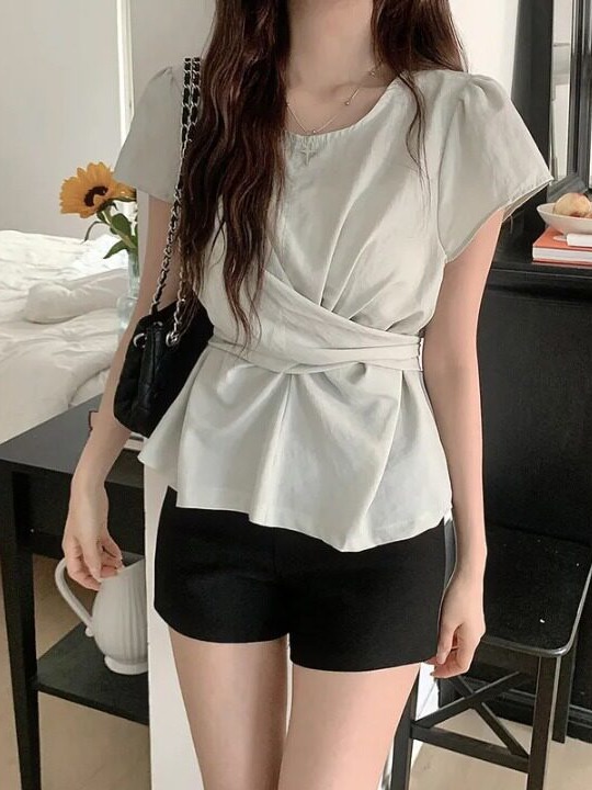 Modischer, schicker, tailliert – Street Fashion In Korea Bewertung und Preis